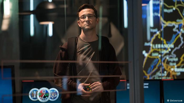 Snowden espiando a los espías