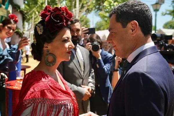 Macarena Olona y Moreno Bonilla en la Feria de Abril de Sevilla.